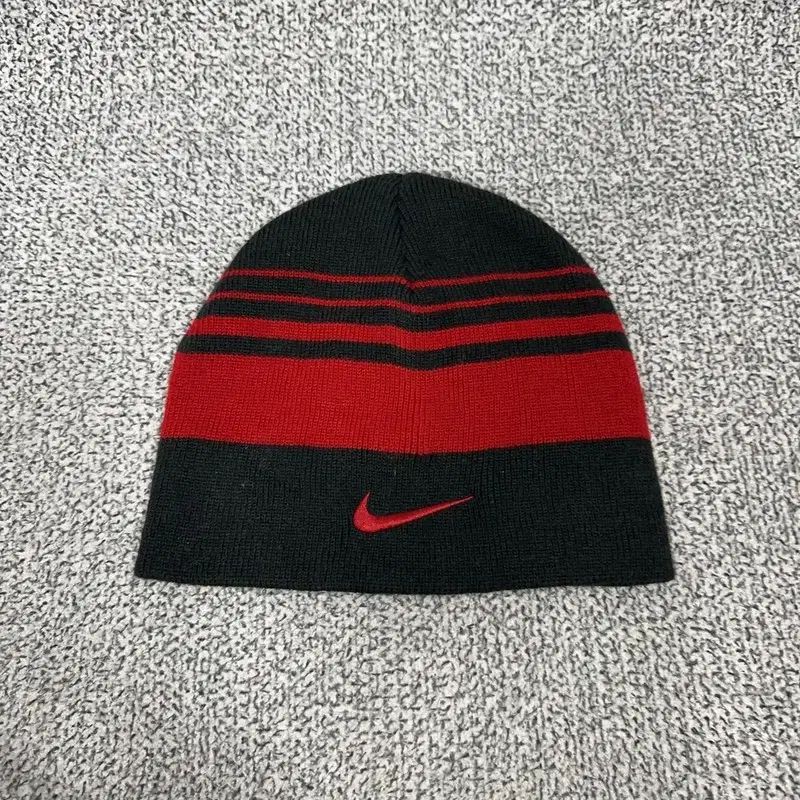 【雷市場（ポンジャン）商品韓国直送】 NIKE(ナイキ) ヴィンテージ ロゴ ビーニー
