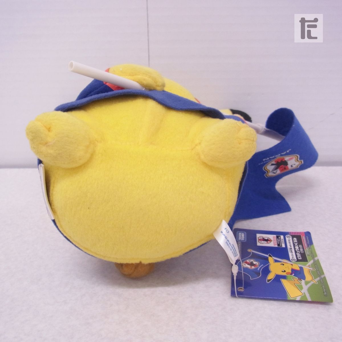 ポケモン タカラトミーサッカー日本代表withポケモン フラッグピカチュウタグ付 ポケモン ピカチュウ ぬいぐるみ フラッグ サッカー日本代表