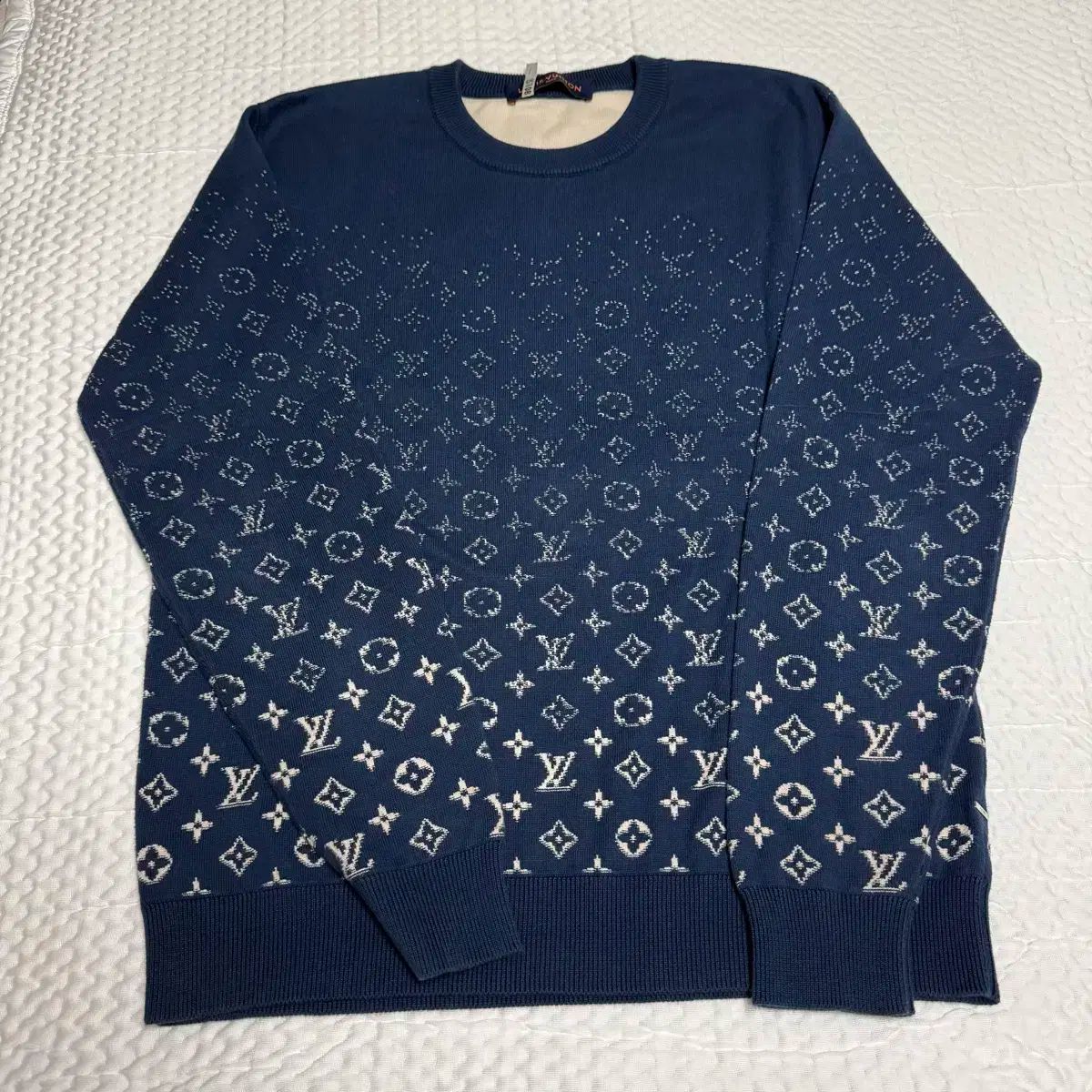 【LOUIS VUITTON】モノグラムグラデーション★ コットンパーカー Louis Vuitton(ルイヴィトン) モノグラム グラデーション