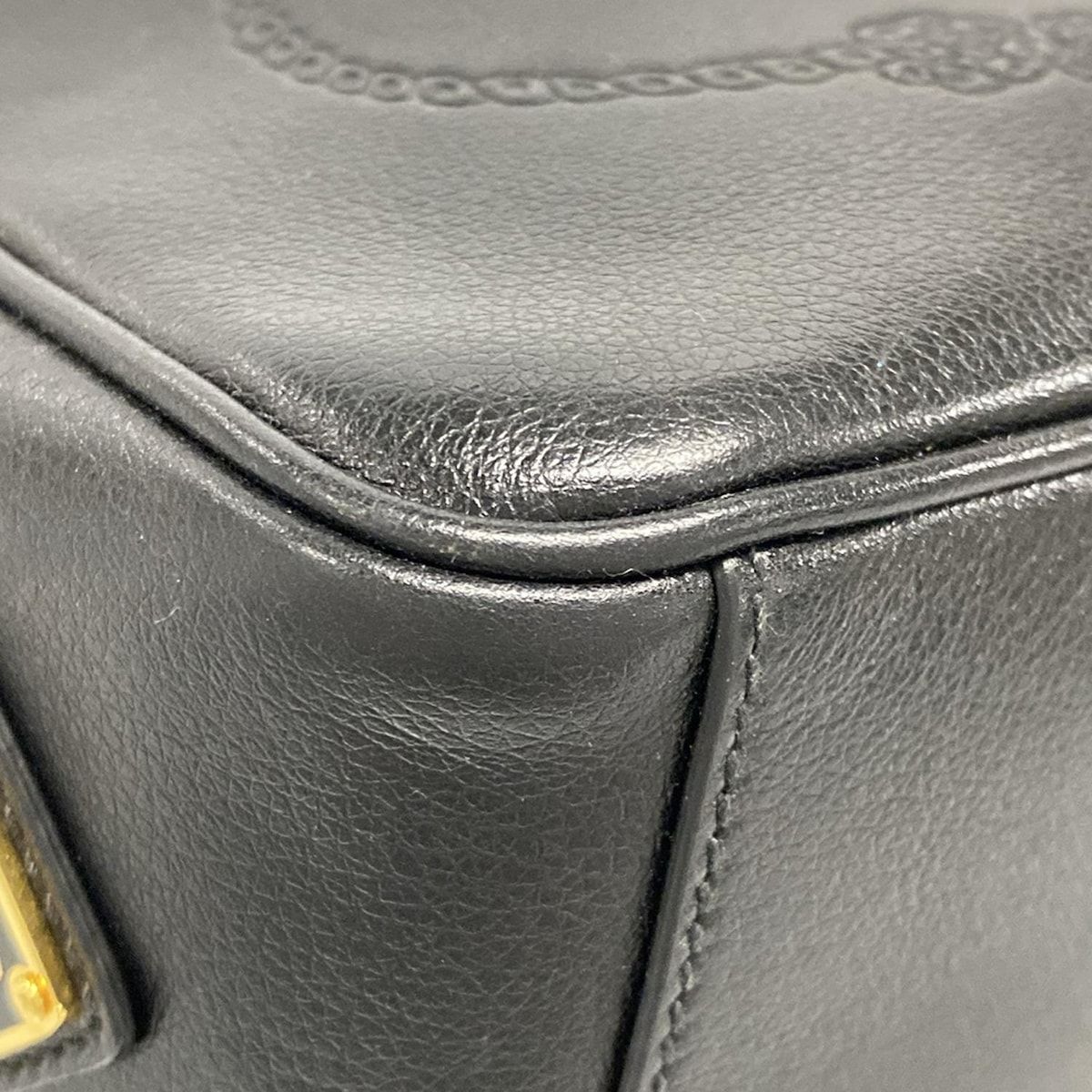 PRADA プラダ ロゴ型押し レザー ショルダーバッグ PRADA(プラダ) ショルダーバッグ - 黒 ロゴ型押し加工/カメラ