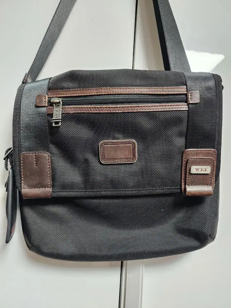 Tumi トゥミ アルファ ブラボー クロス