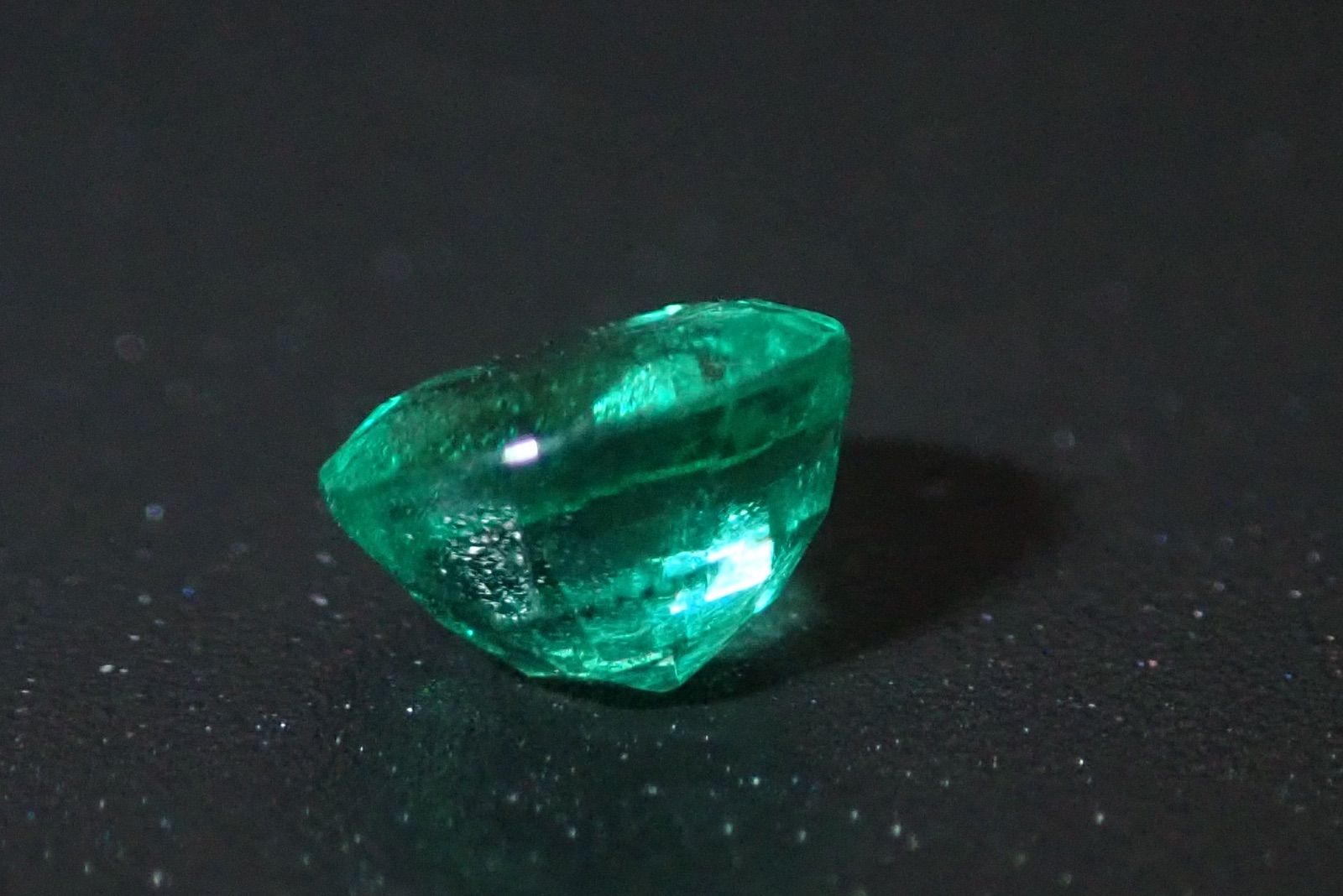 天然エメラルド0.368ct 約4×4mm ソーティング付き！