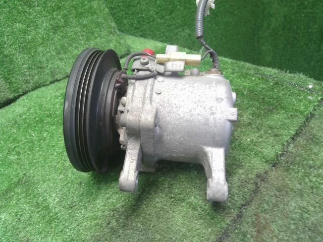 EBD-S331V エアコンコンプレッサー