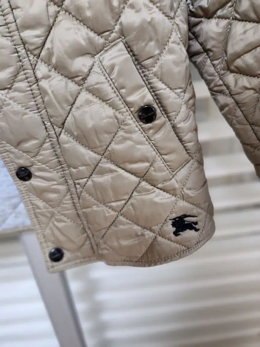 バーバリー キッズ キルティング ジャケット ベージュ 3歳