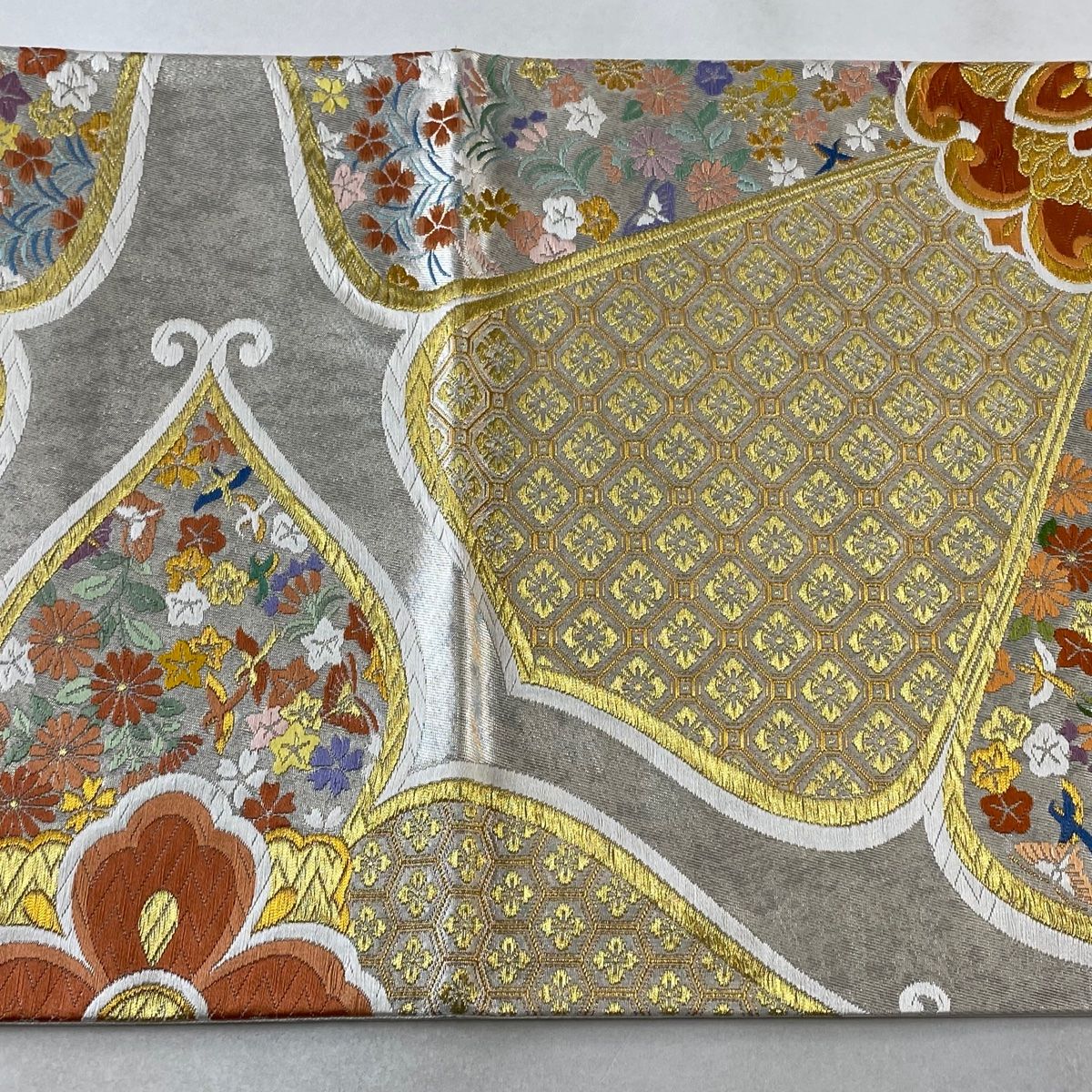 袋帯 美品 秀品 花鳥 蝶 唐織 箔 灰色 六通 正絹 【中古