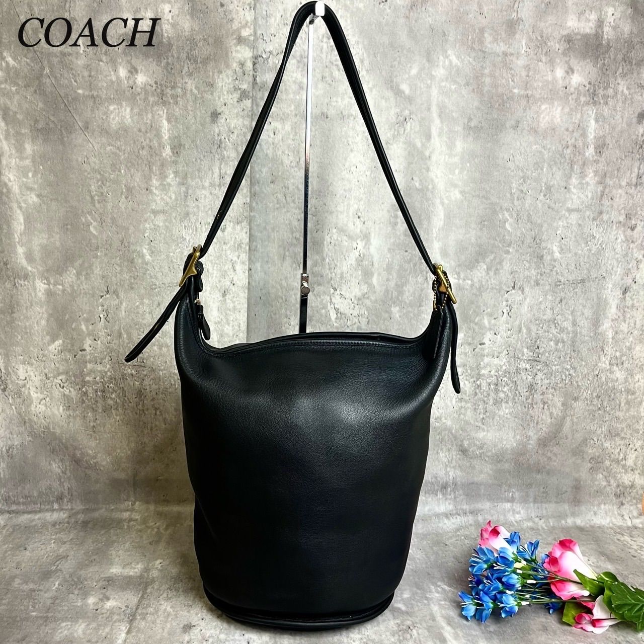 ✨極美品✨ OLD COACH オールドコーチ ショルダーバッグ トートバッグ バケツ型 バックル ゴールド金具 A4収納 ロゴ型押し チャーム  グラブタンレザー 肩掛け レディース ブラック 黒色 - メルカリ