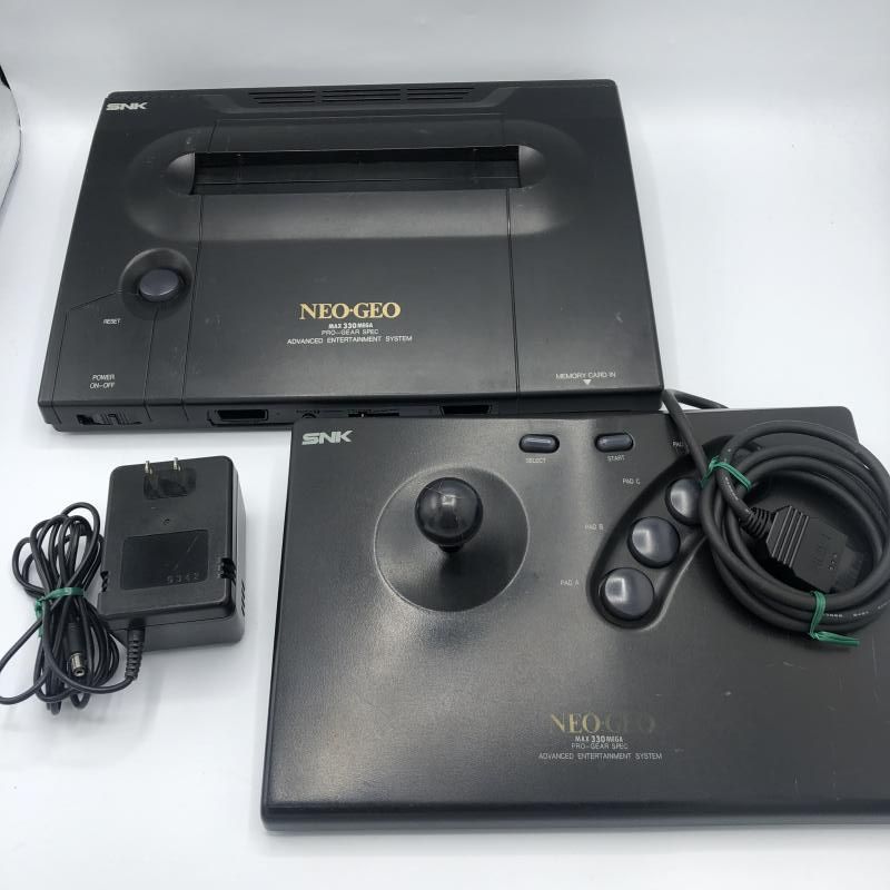 SNK NEO GEOゲーム本体 (動作未確認、ジャンク品扱い) SNK NEO GEOゲーム本体 (動作未確認、ジャンク品扱い)