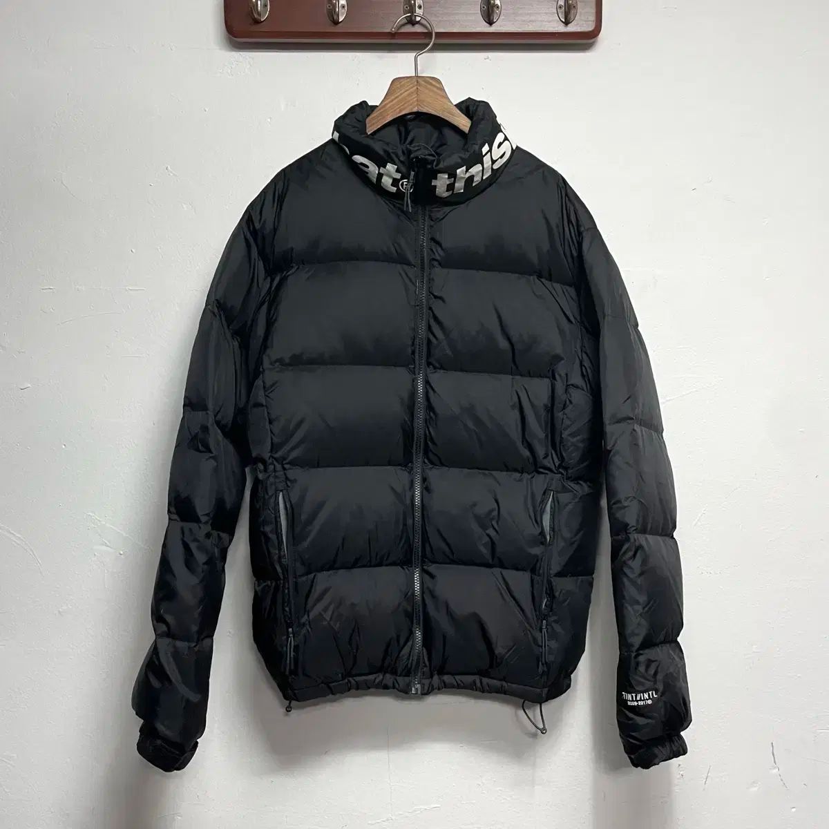 thisisneverthat(ディスイズネバーザット) 黒 ダック ダウン ショート  