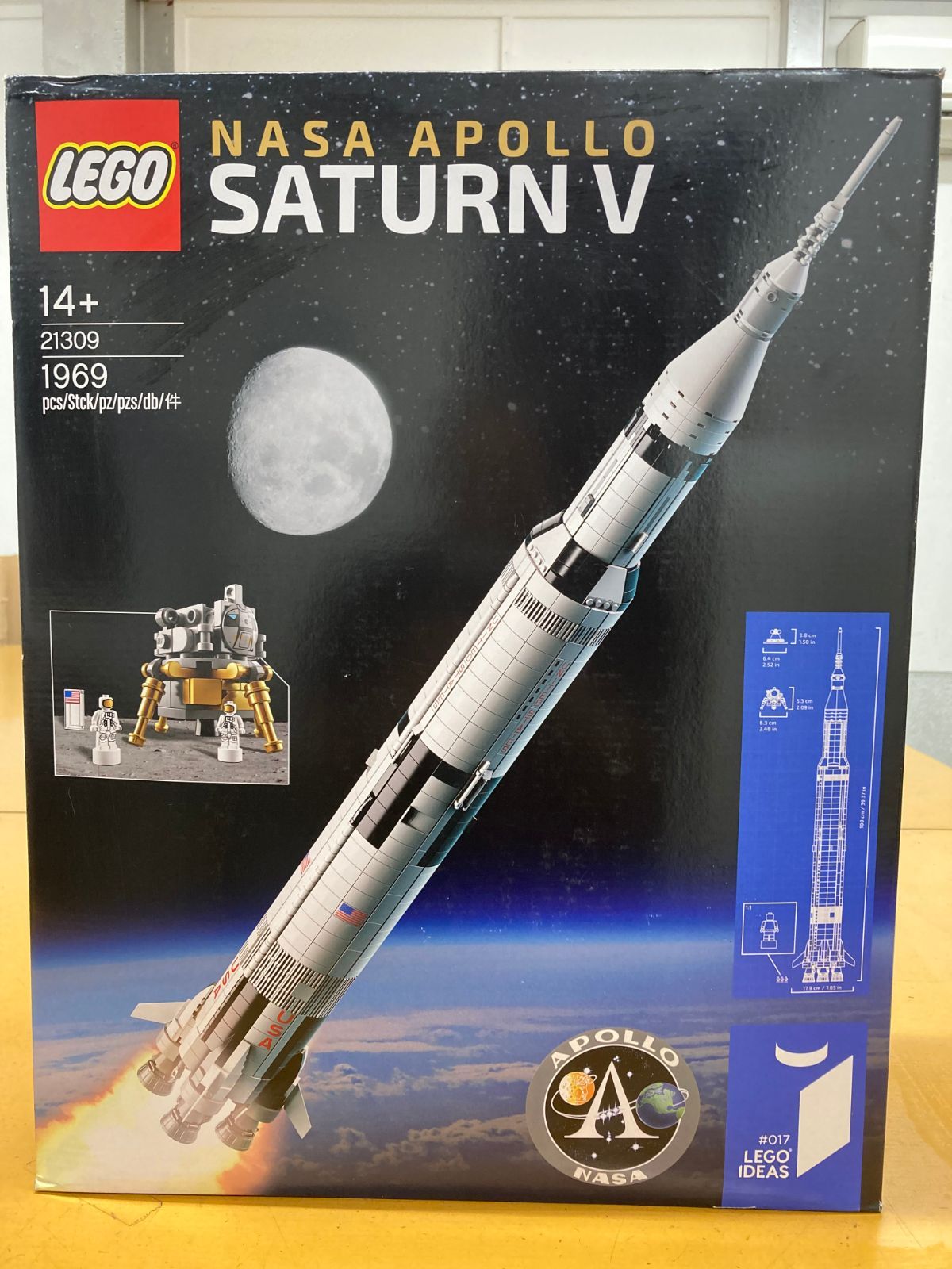 レゴ　NASAアポロサターンVモデルロケット