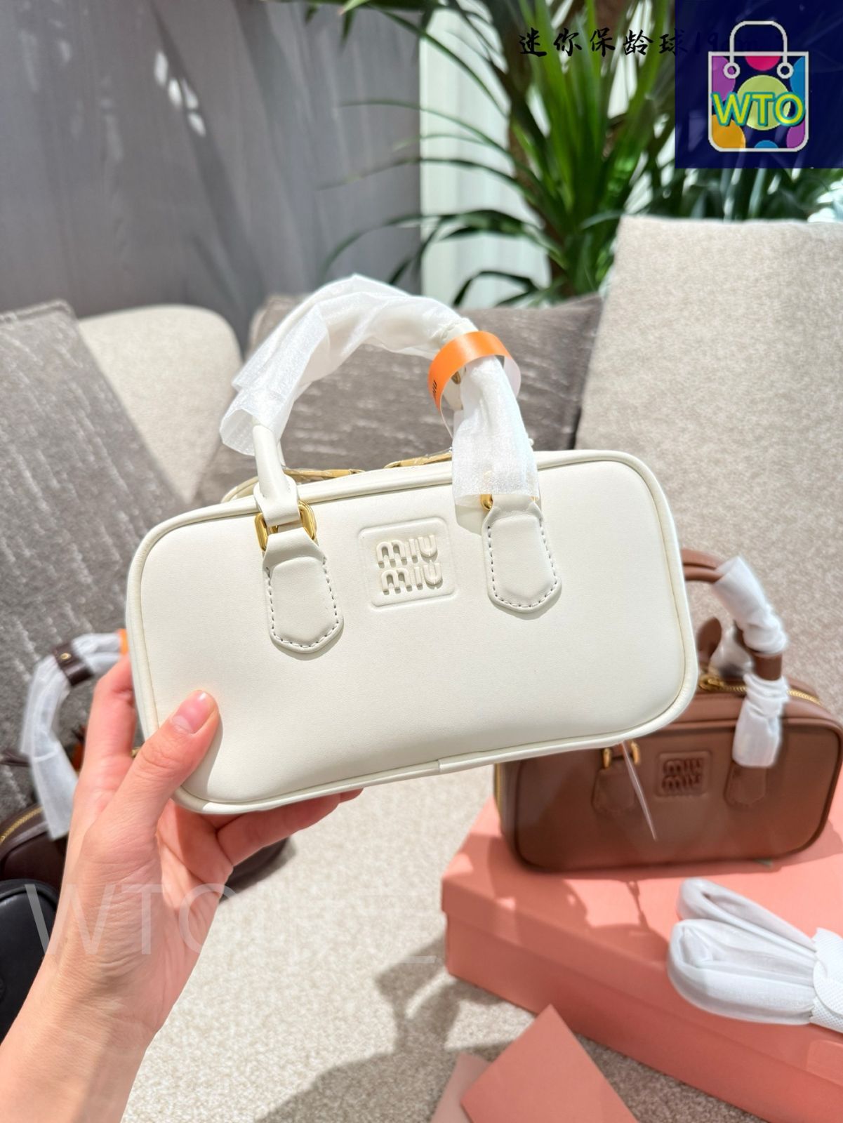 今日特価】Miu Miu ミュウミュウ ミニ公文バッグ シリーズ 小柄 今日特価】Miu Miu ミュウミュウ ミニ公文バッグ シリーズ 小柄