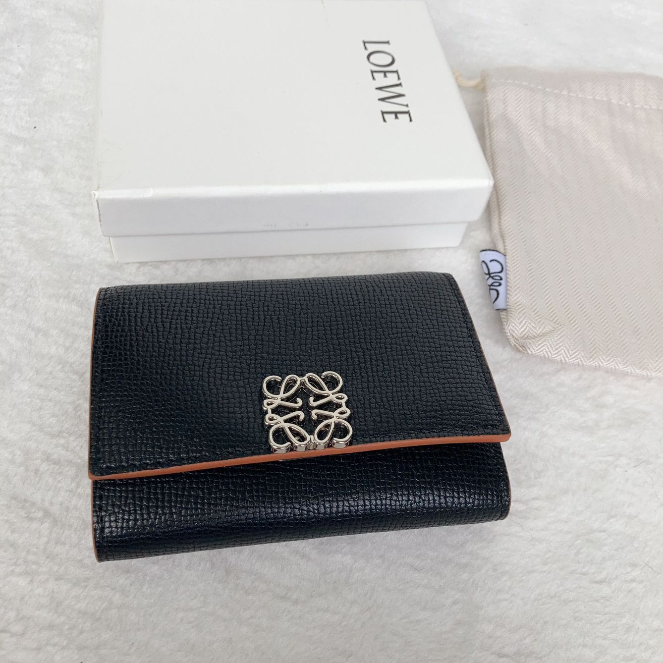 新品未使用 LOEWE ロエベ 三つ折り財布 ブラック - メルカリ
