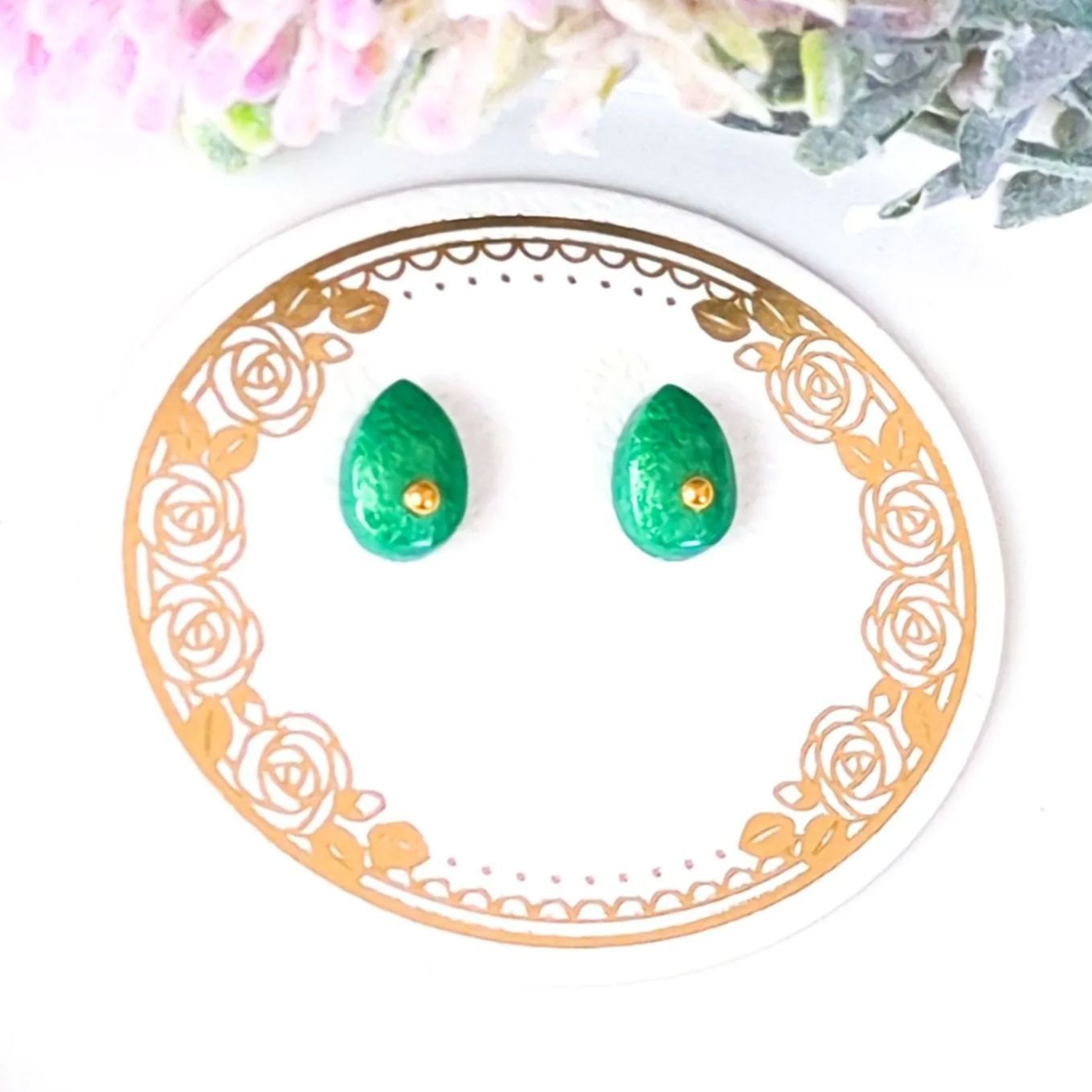 No.885 レジン 小さい しずく型 緑 ゴールド ピアス イヤリング 