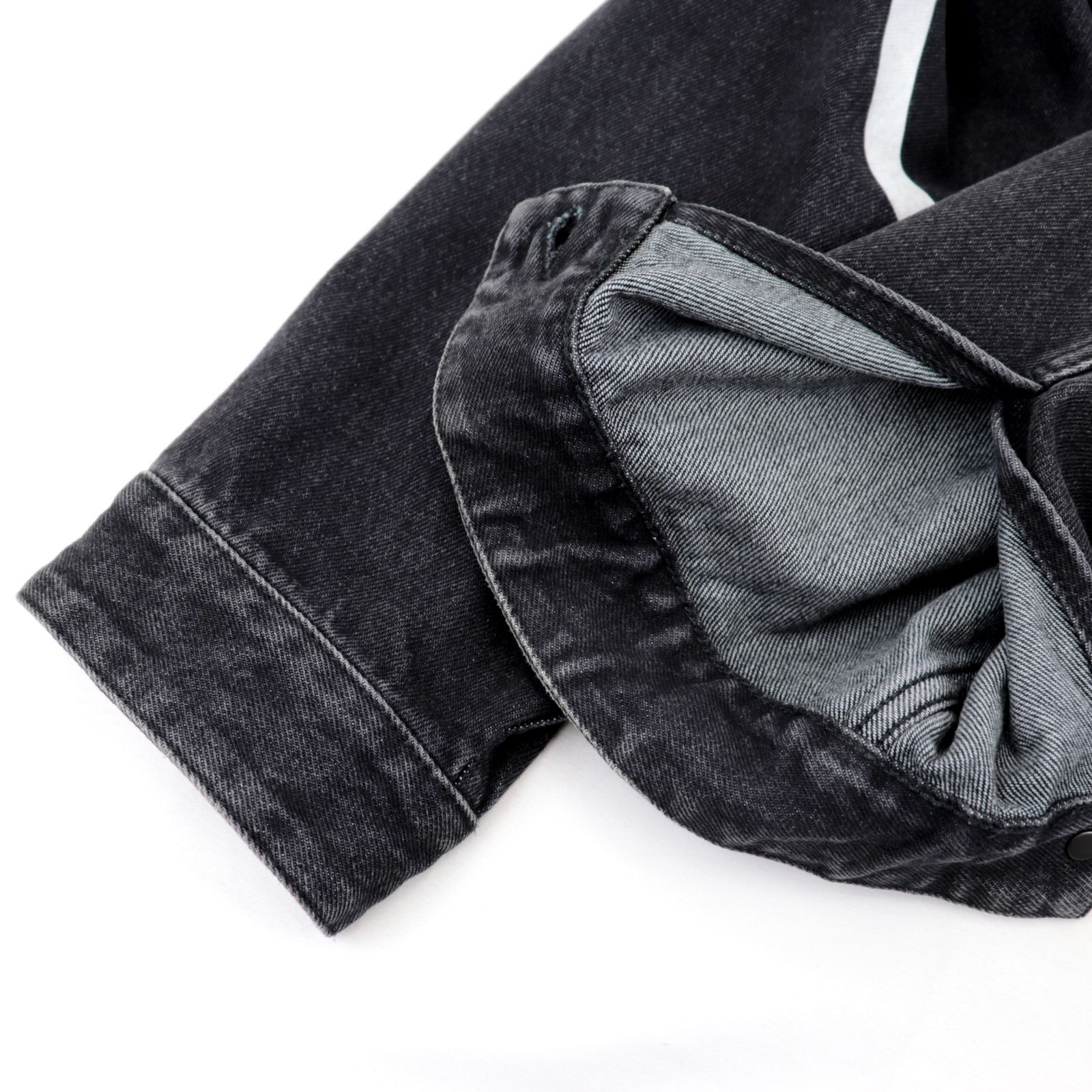 valentino デニムジャケット　46 黒 秋冬物続々と入荷しております💁🏻‍♂️ ◯VALENTINO ◯デニム