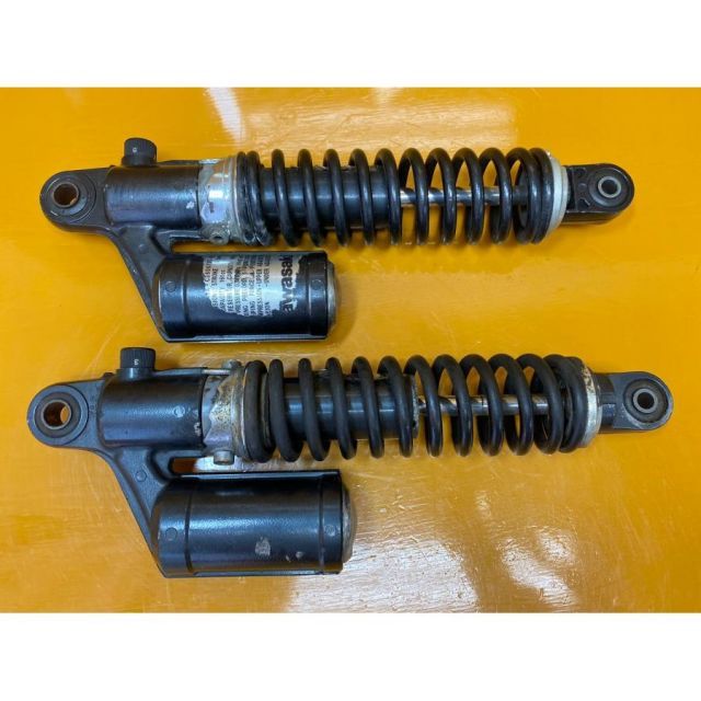 割引 中!! 70818 KAWASAKI カワサキ ゼファー1100 リアサスペンション リアサス 錆有り