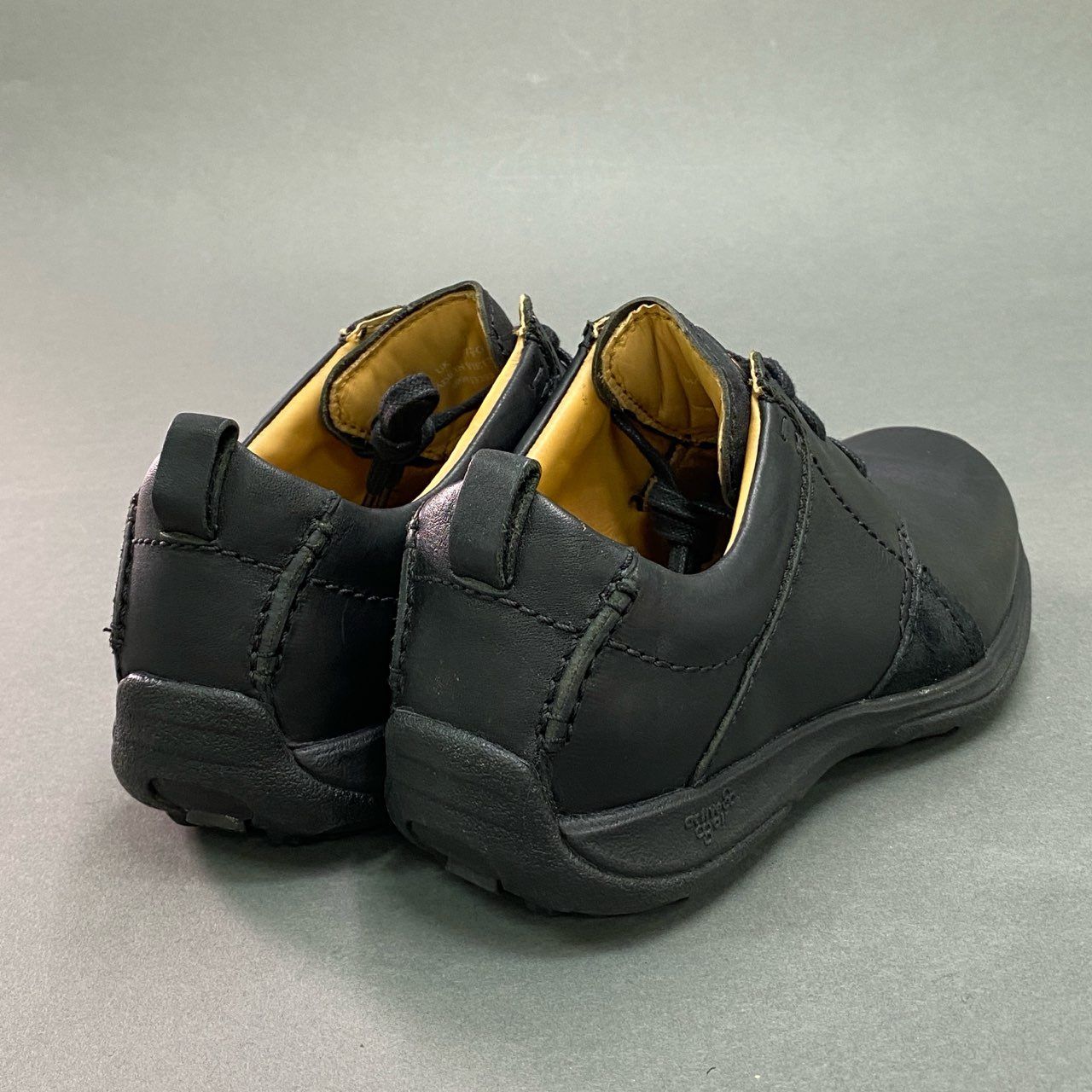 3f8 《美品》 Clarks クラークス レザースニーカー UK7 1/2 ブラック 
