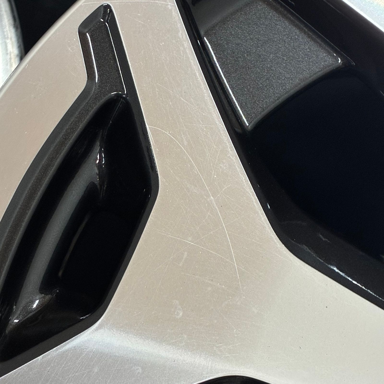 フォレスターSK系 純正17インチホイール 17X7J 5H 114.3 +48 フォレスターSK系 純正17インチホイール 17X7J 5H 114.3 +48