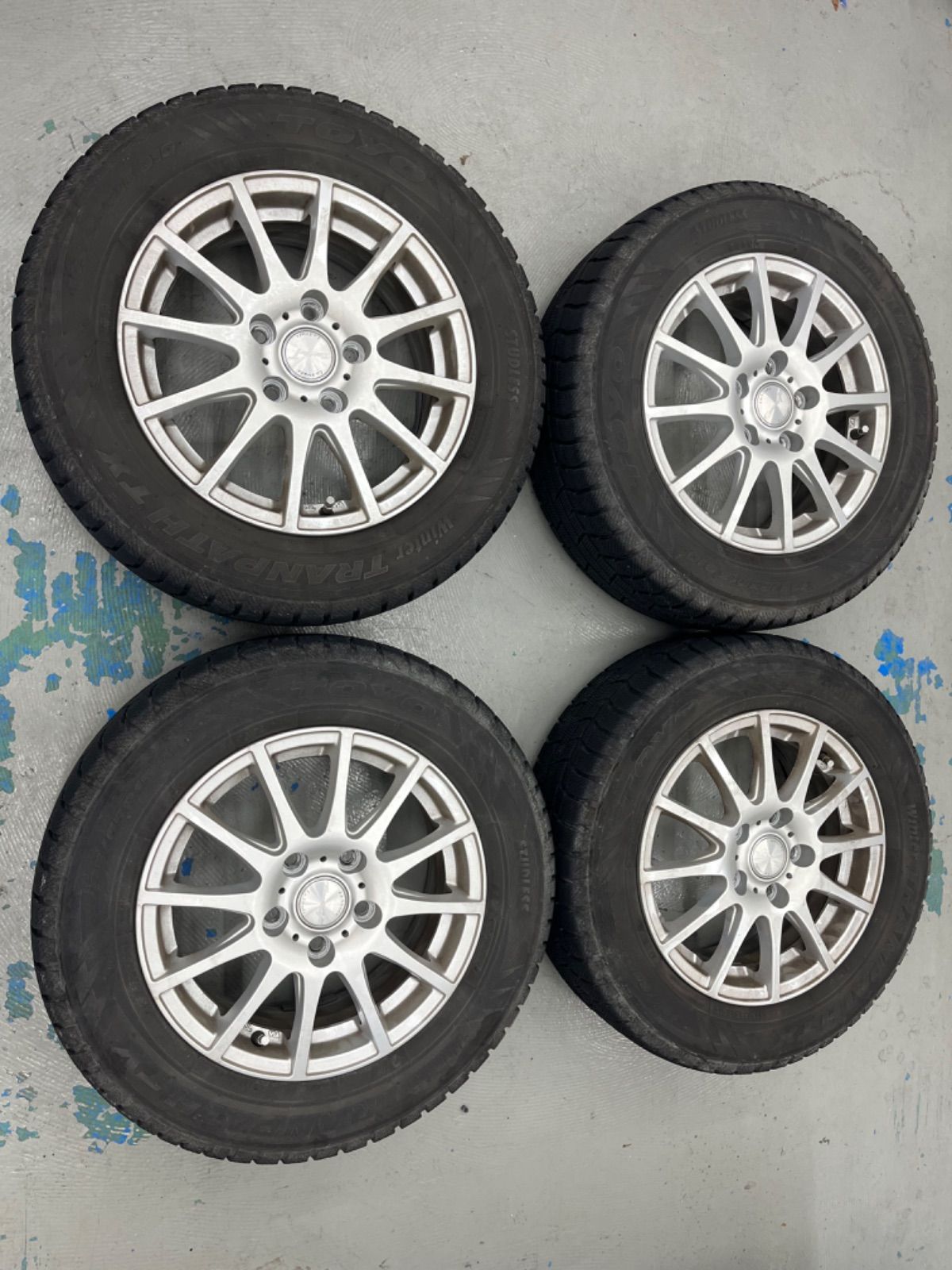 トヨタヴォクシースタッドレスタイヤホイル付き195|65R15 ZRR80W