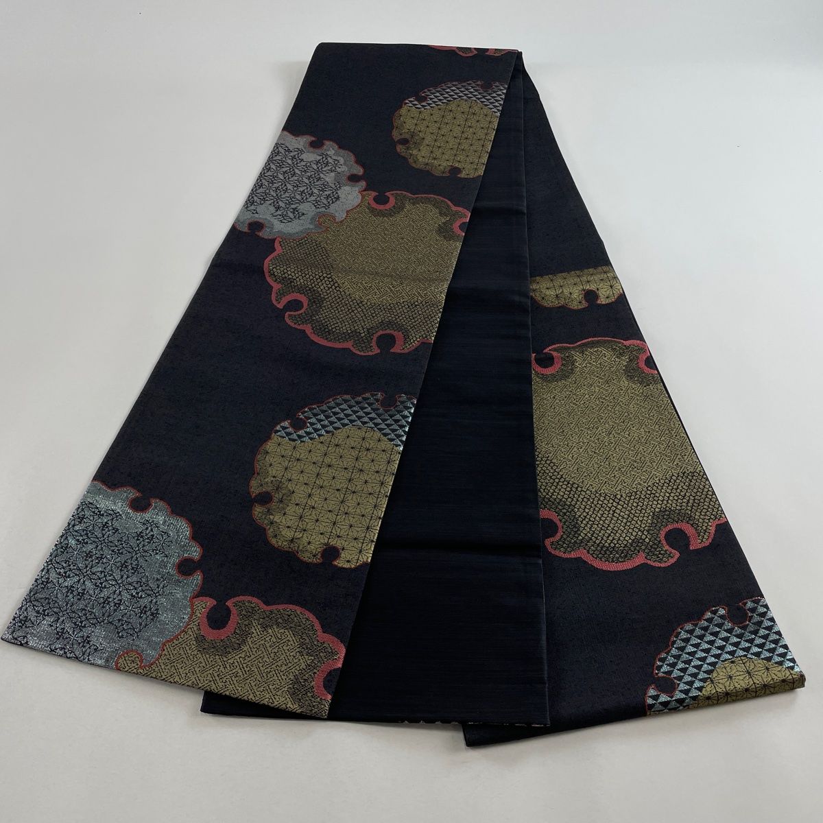 袋帯 美品 名品 紬地 雪輪 麻の葉 箔 ラメ箔 黒灰 六通 正絹 【中古