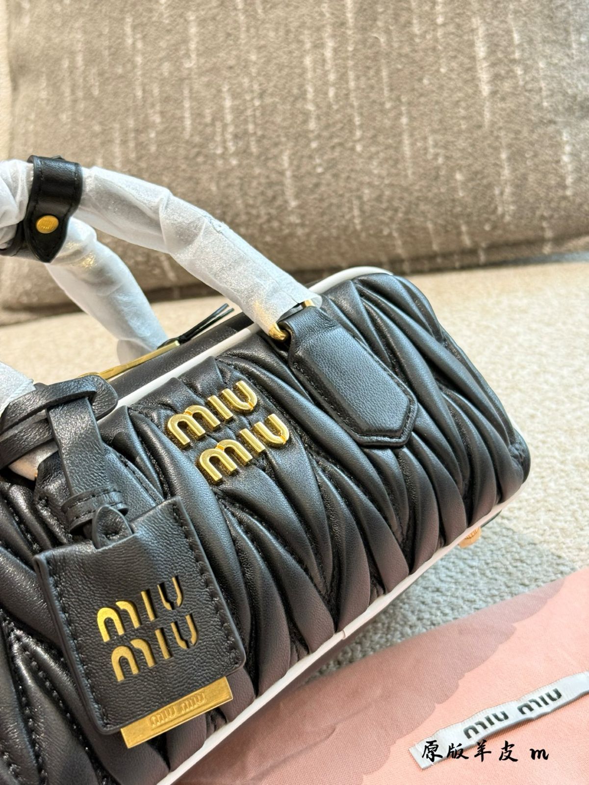 今日特価】MiuMiu ボウリングバッグ SS25 ショーモデル 22cm