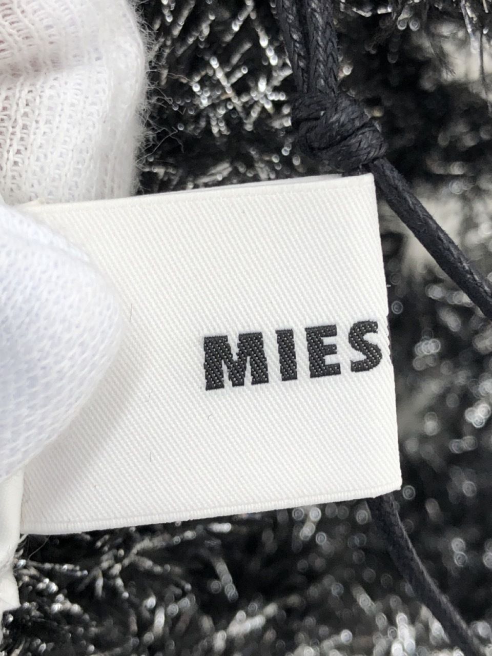 【miesrohe】シャイニーディープネックアイレットニット MIESROHE - シャイニーディープネックアイレットニット(ブラック