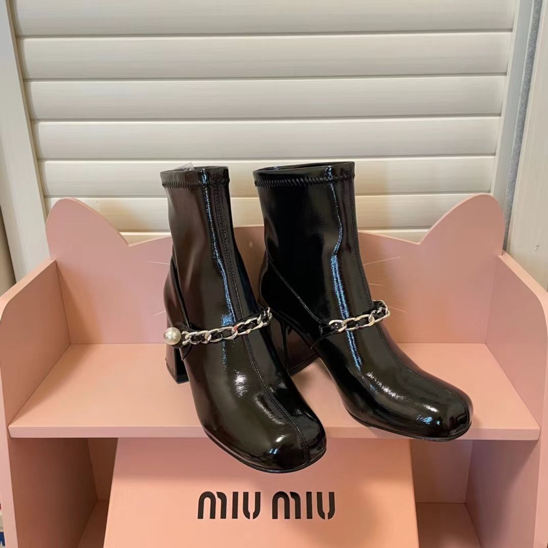 miumiu人気レデイースミュウミュウブーツ ブラック 箱付 - メルカリ