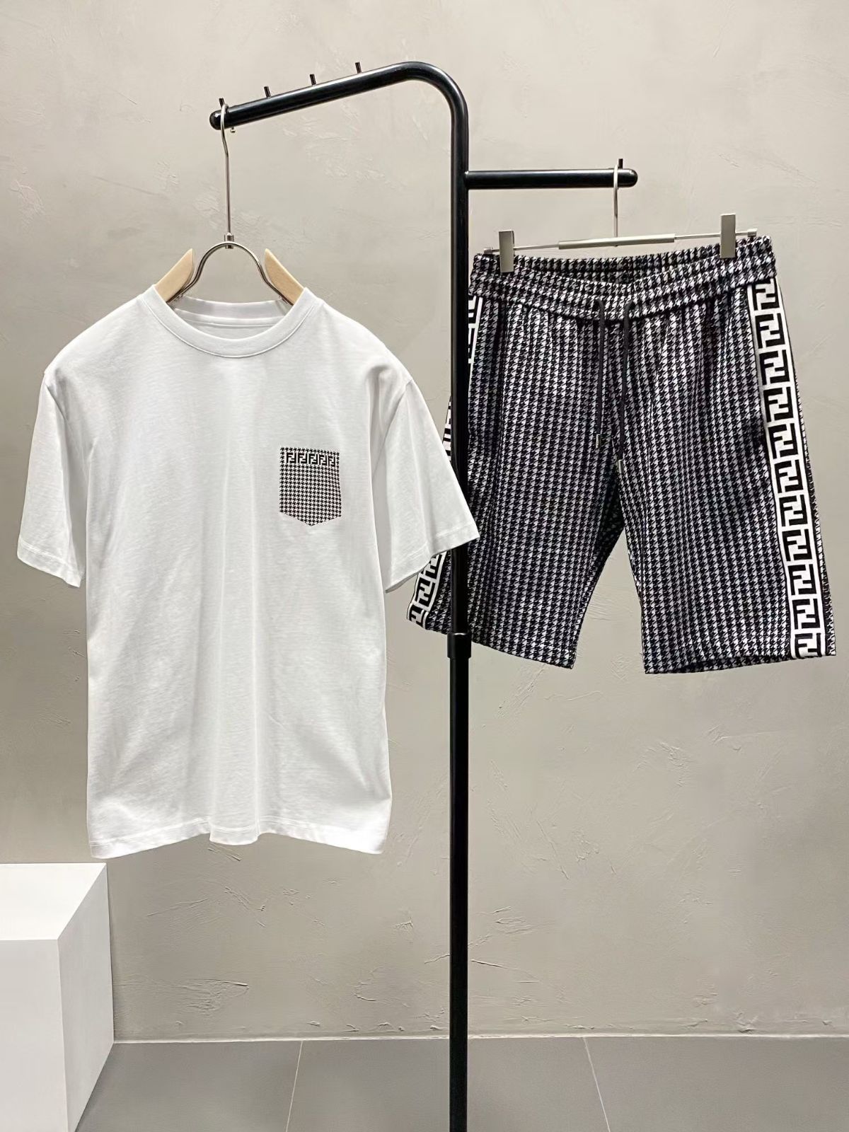 新品未使用】FENDI スイムショーツ 千鳥格子 サイドロゴ ショート 