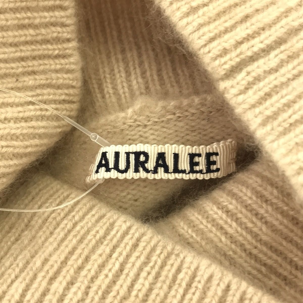 AURALEE オーラリー ベビーカシミヤタートルネックプルオーバーニット ベージュ 0 A8AP05BC - メルカリ