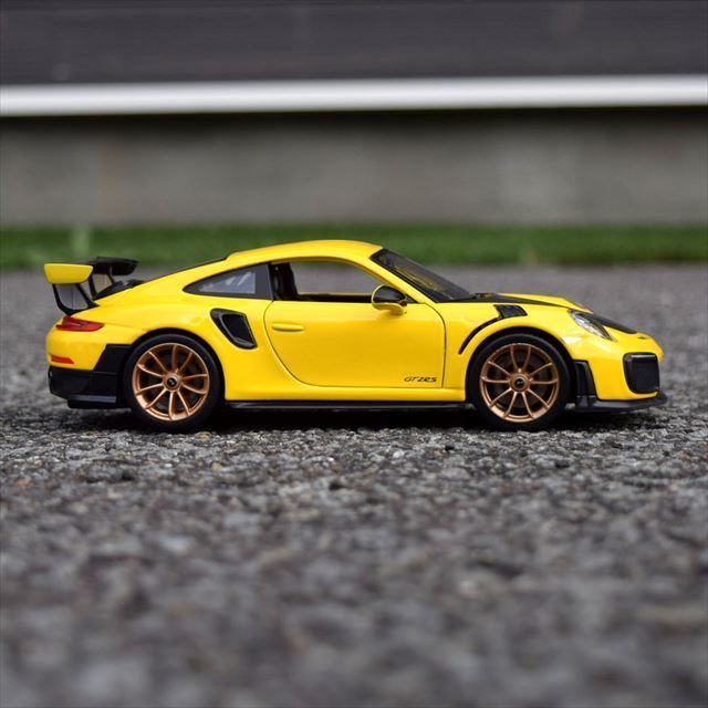 ダイキャストカー ポルシェ Porsche911 GT2 RS 1/24 - メルカリ