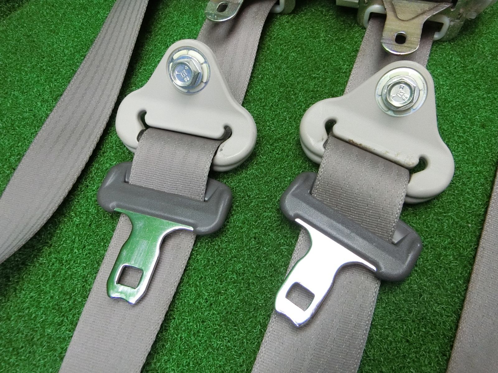 11098 ダイハツ ミラココア L675S フロント シートベルト 左右セット キャッチ 7R1290-P 7R2290-P