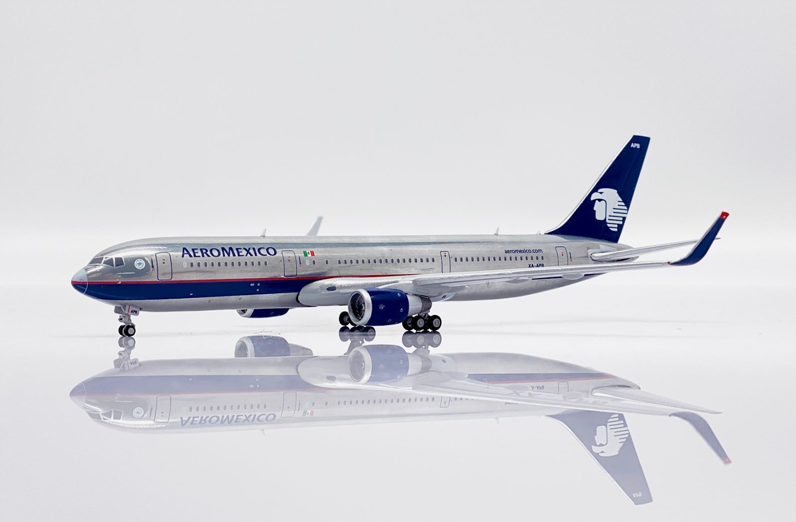 767-300ER XA-APB