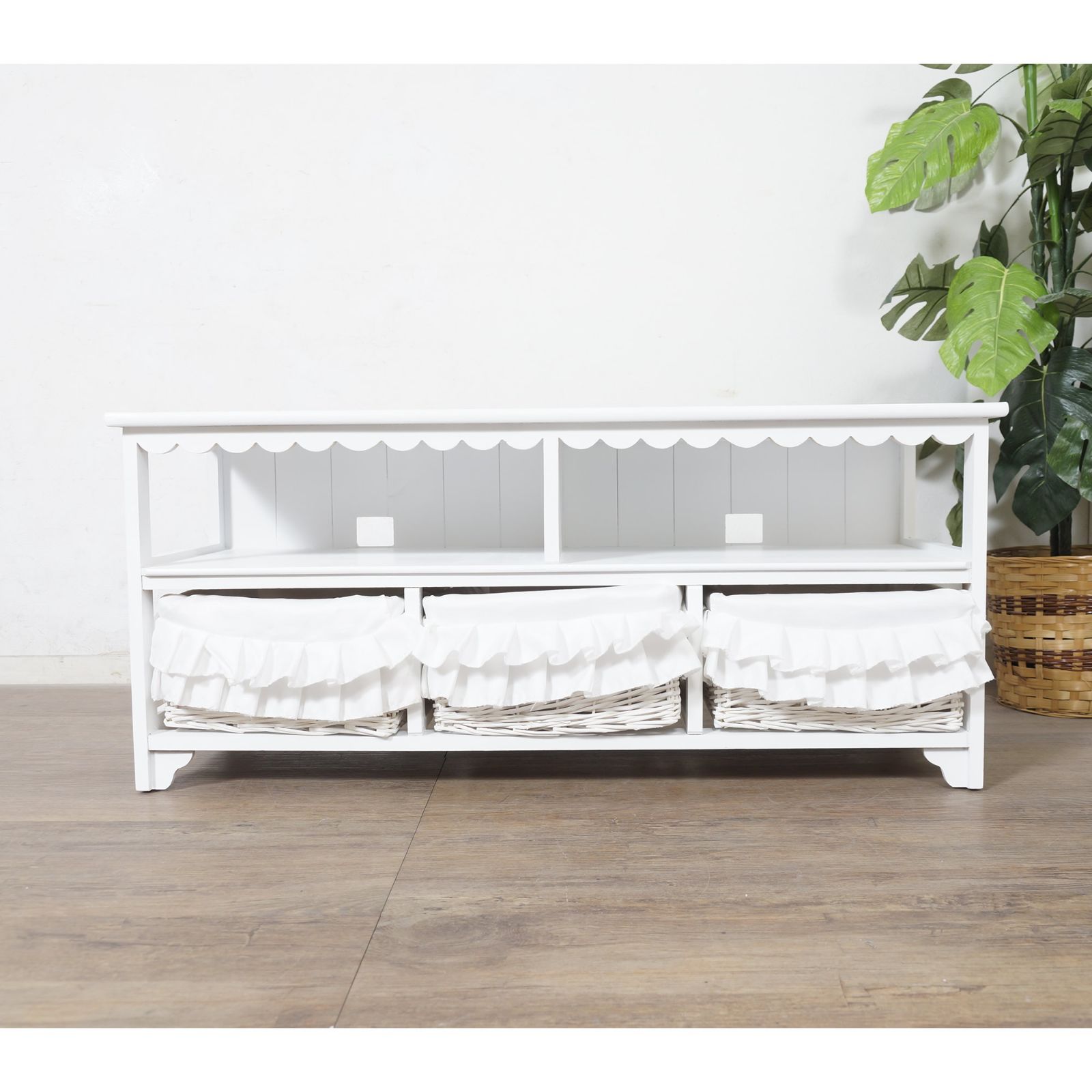 E フリル付きバスケット3個 白いカントリー調 ローボード テレビ台 収納棚 ガーリー フェミニン 100cm幅 アンティーク風 テレビボード フリル リビングボード アウトレット MARWIL-DEMENAGEMENTS_CH