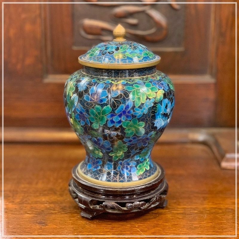 中国七宝焼 蓋付壺 木製台座付き 高さ23cm 景泰藍 中国古美術 花瓶型