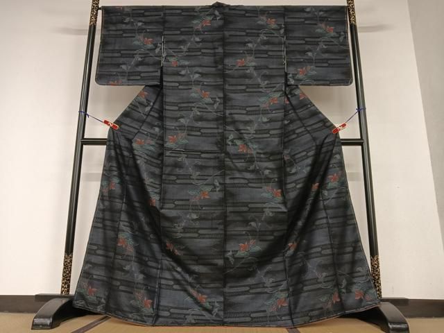 平和屋着物○本場大島紬 9マルキ 花唐草文 黒地 正絹 逸品 未使用