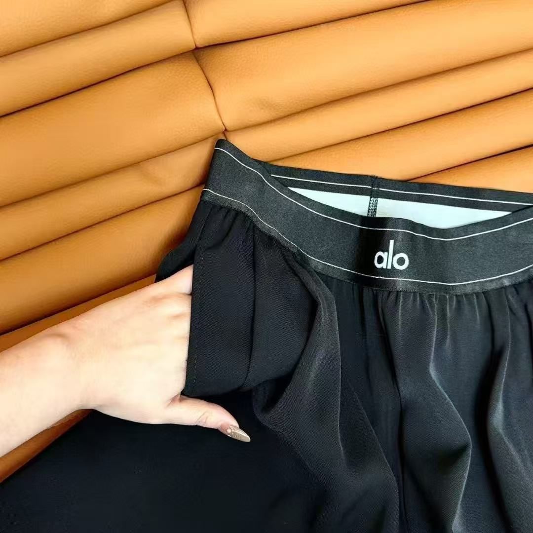 Alo Yoga パンツ ボトム トラウザー アローヨガ S黒 新品 Alo Yoga パンツ ボトム トラウザー アローヨガ ブラック