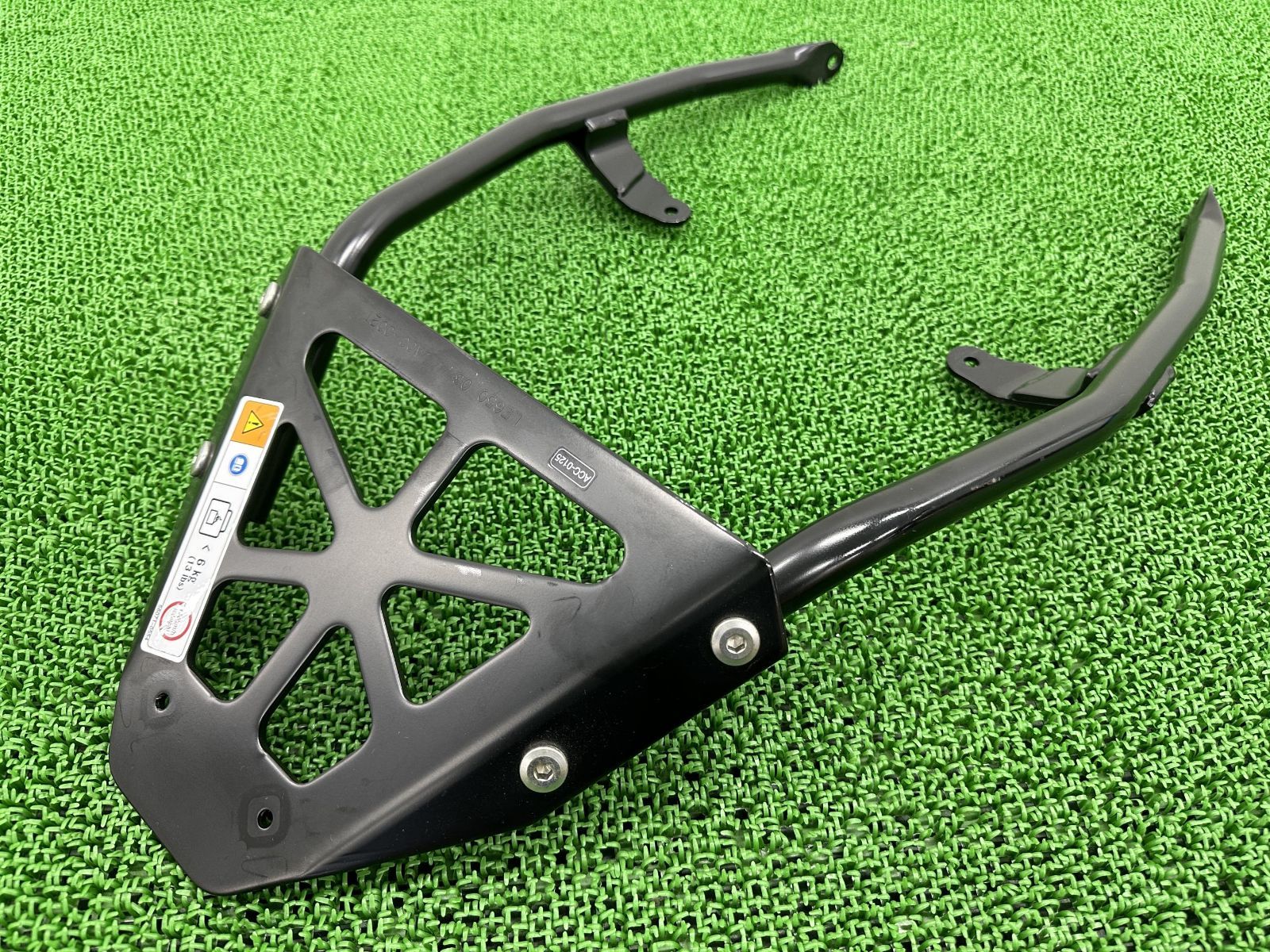 バイク用軽量キャリア(純正品) Z650,Ninja650用 NINJA650 Z650 リアキャリア ACC-0021 カワサキ 純正 中古