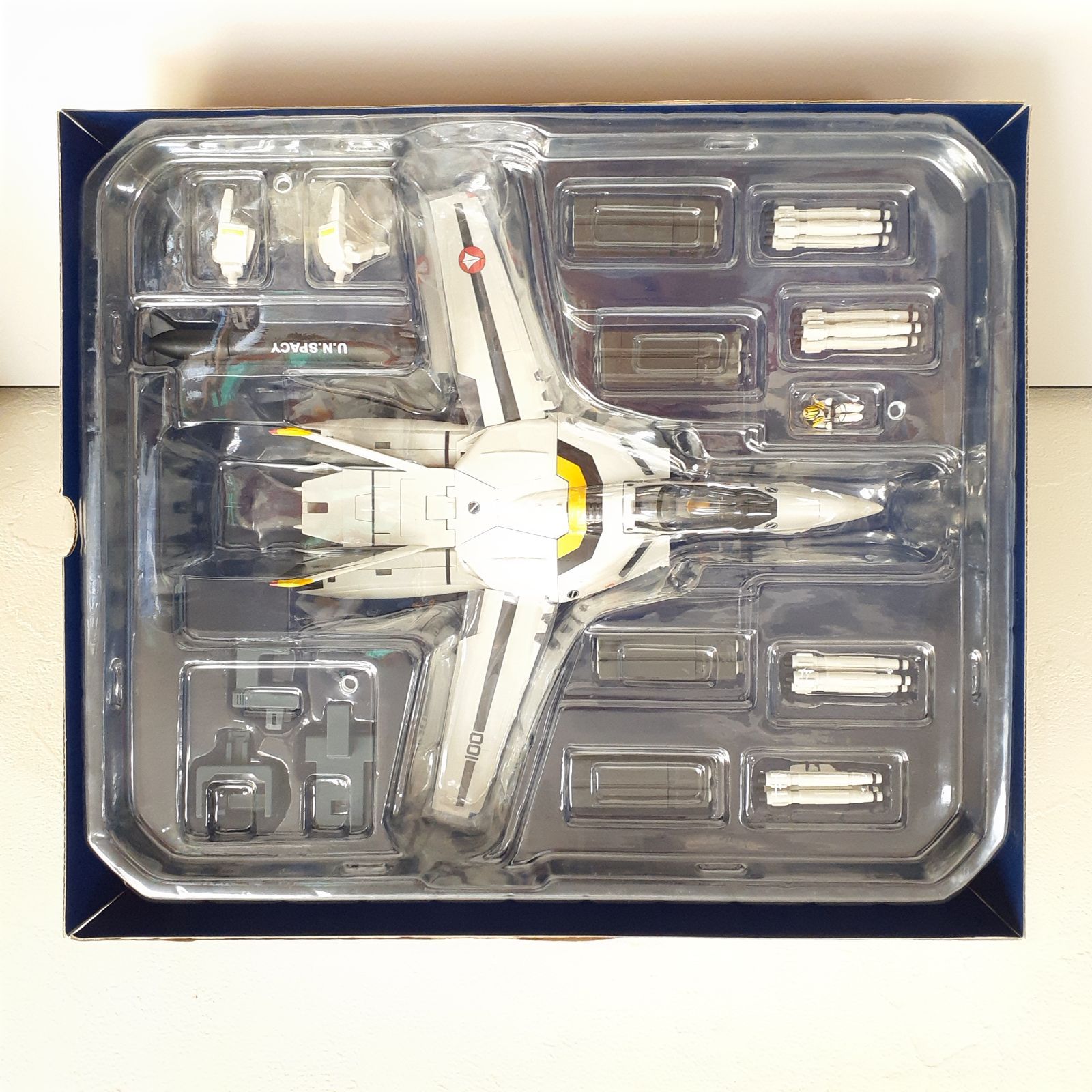 三沢店47】マクロス30周年 1/60 VF-1S ロイ・フォッカー機 三沢店47】マクロス30周年 1/60 VF-1S ロイ・フォッカー機