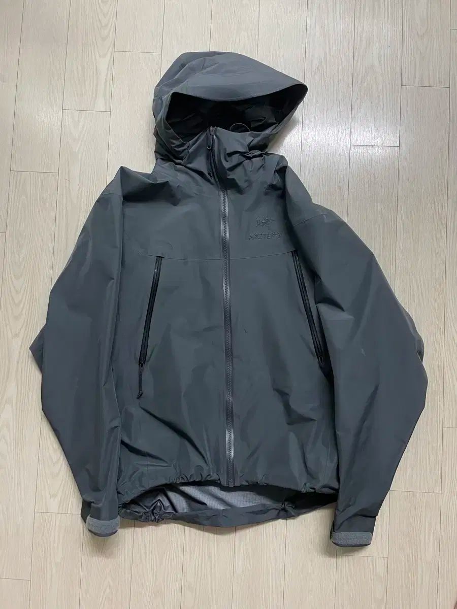 アークテリクス LEAF ウルフグレー Mサイズ