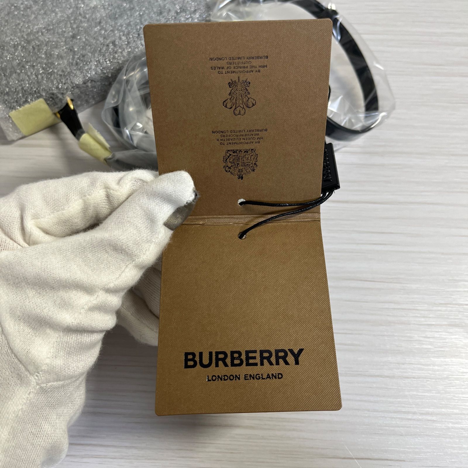Burberry Lola iPhone 13 Pro キルティングケース - メルカリ