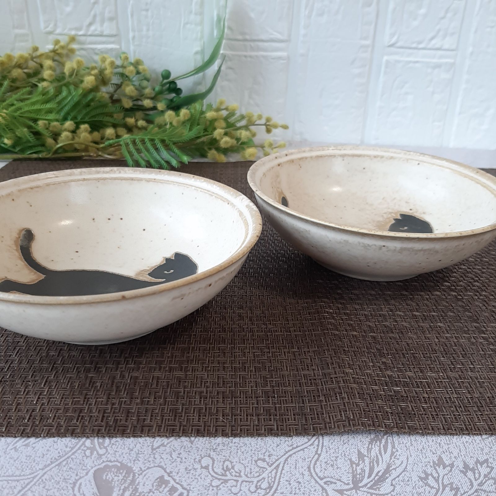 ふりむくねこ 4.5鉢 美濃焼 Amazon.co.jp: 小鉢 美濃焼 丸鉢 モノクロ猫4寸浅鉢 （5枚