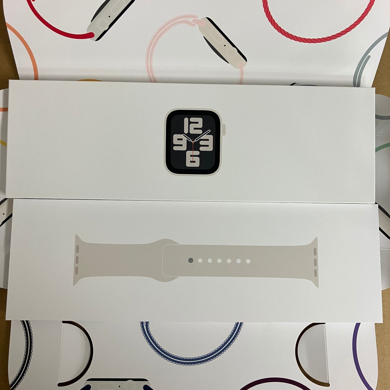 KZ-0395 未開封 Apple Watch SE GPSモデル - 44mmスターライトアルミニウムケースとスターライトスポーツバンド - S|M