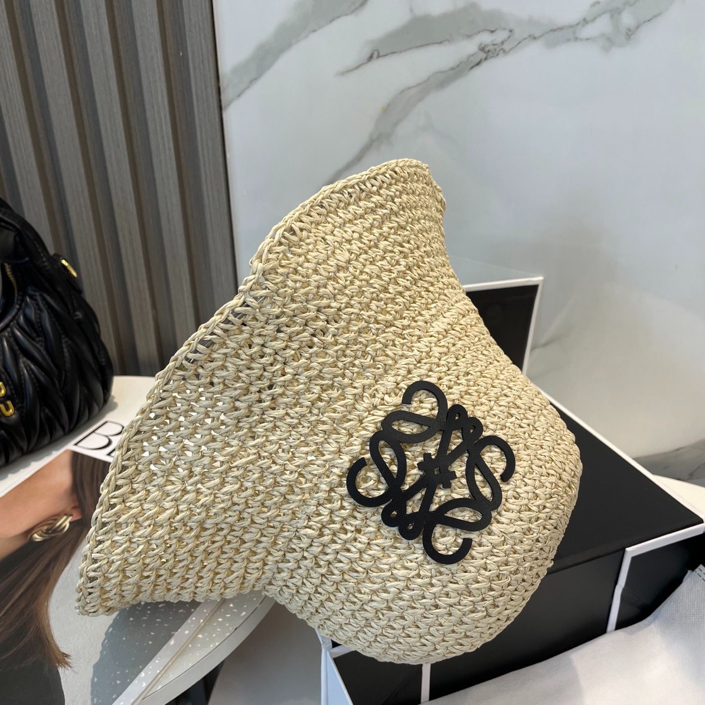 [美品]LOEWE ロエベ ベージュ 麦わら帽子 リボン付き　ハット ロエベ 麦わら帽子 美品]LOEWE ロエベ ベージュ 麦わら帽子