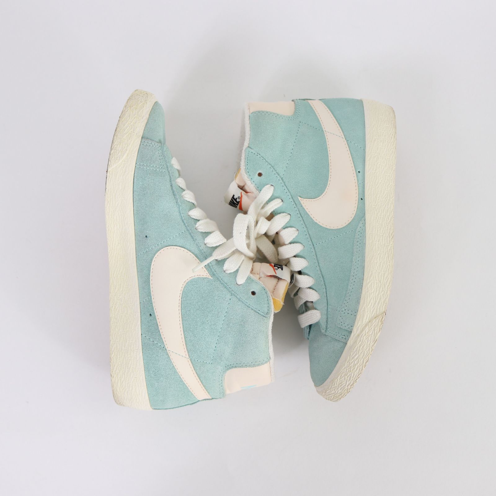 中古B】NIKE ナイキ レディース 24.0cm スニーカー BLAZER MID 中古B】NIKE ナイキ レディース 24.0cm スニーカー BLAZER MID