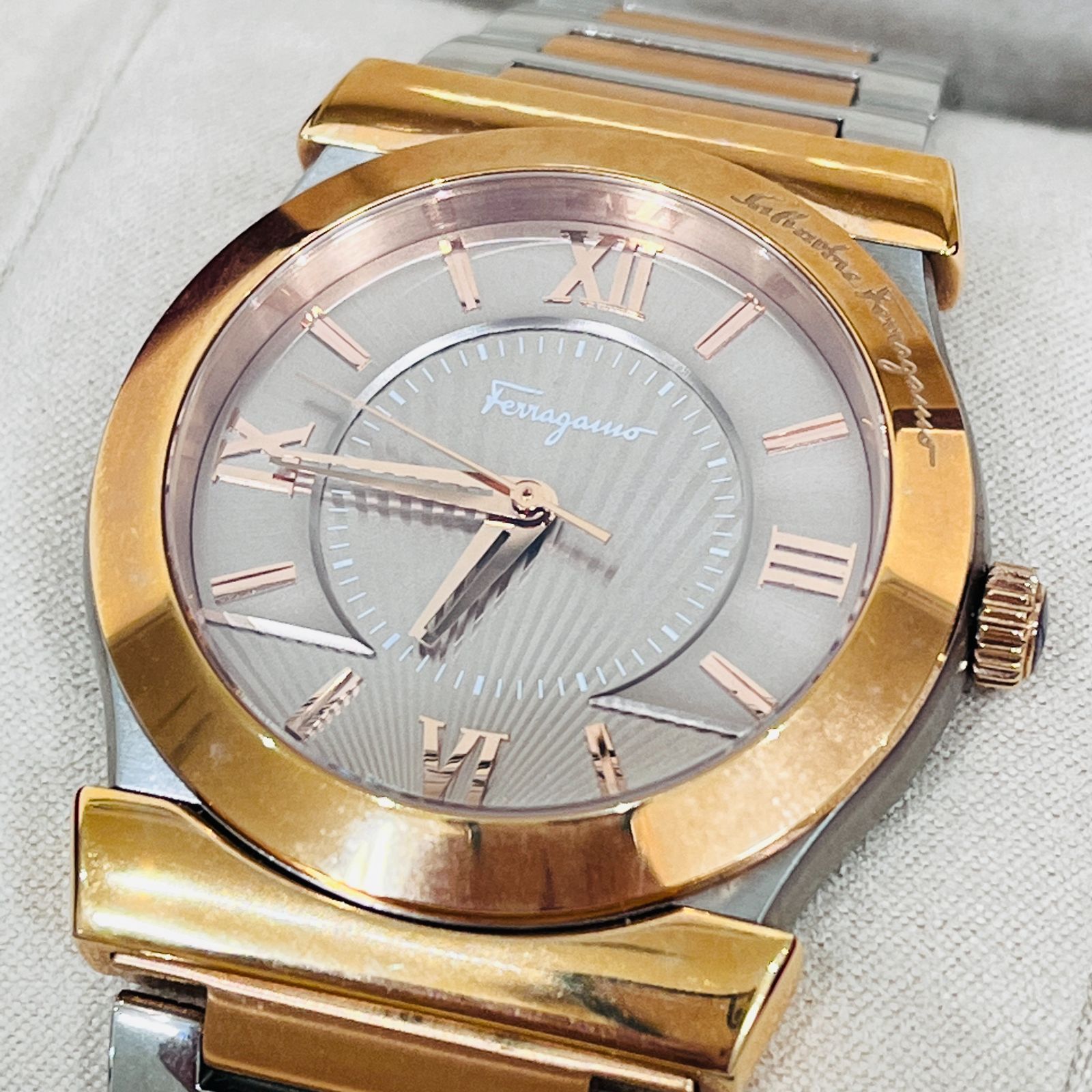 そが【希少】Ferragamo フェラガモ 腕時計 F10 コンビ メンズ