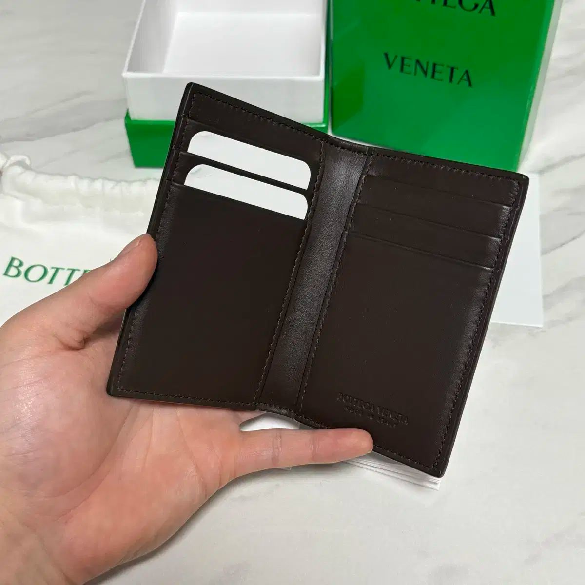 ボッテガヴェネタ マキシイントレチャート カセットラージフラップ