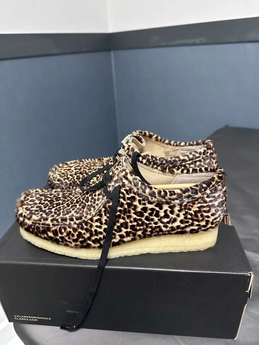 別注】＜Clarks Originals＞WALLABEE ワラビー レオパード シューズ