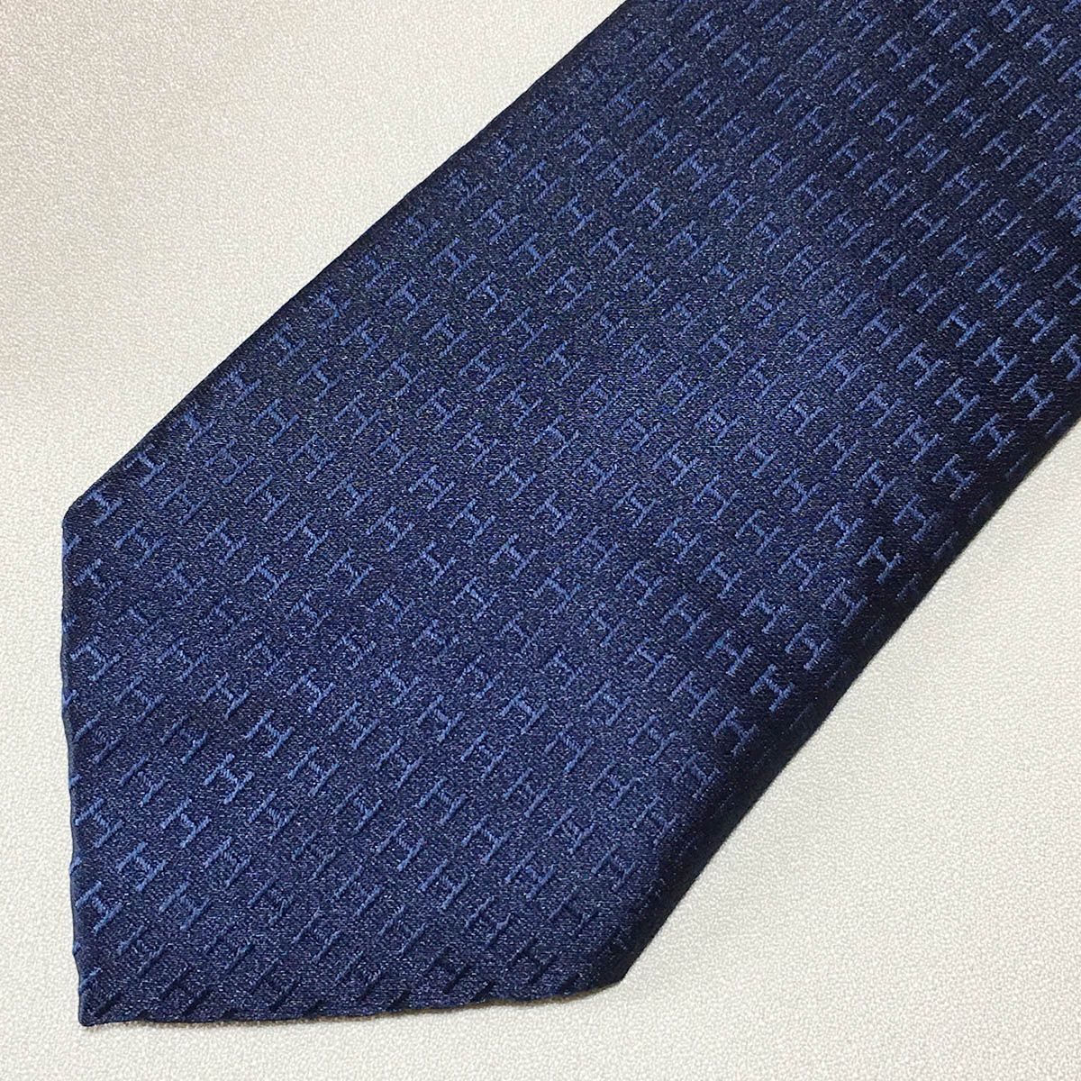 美品 エルメス HERMES ネクタイ シルク100% フランス製 ネイビー 【H柄】 252-104