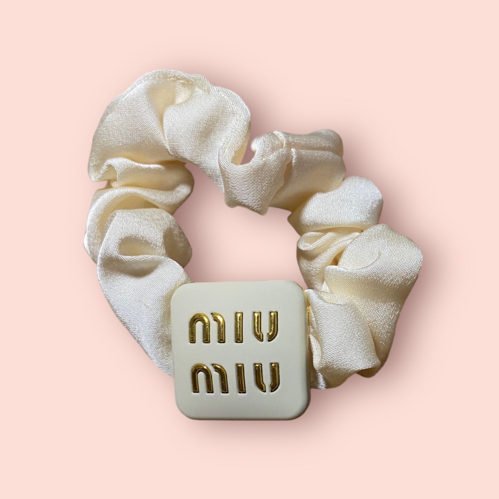 miumiu シュシュ ホワイト 送料無料 - メルカリ miumiu シュシュ ホワイト 送料無料 - メルカリ