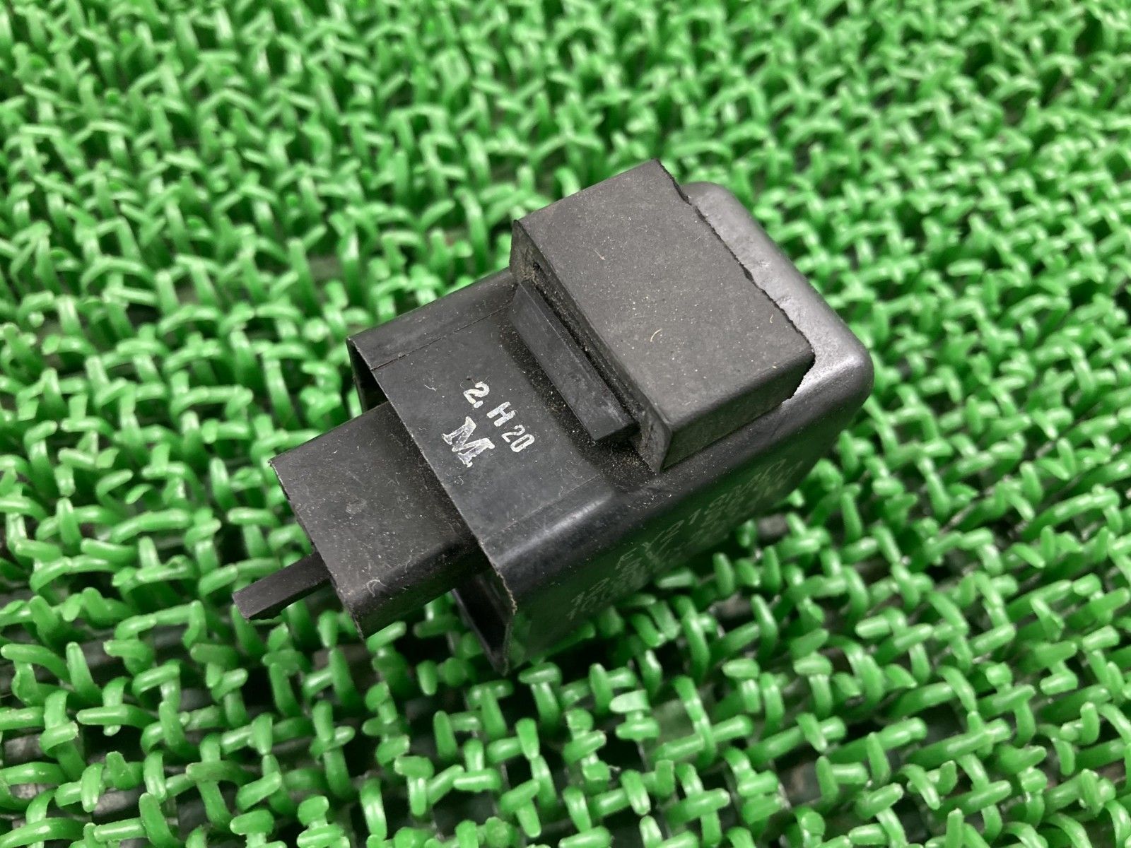 TLR250R ウインカーリレー FY218MD ホンダ 純正 バイク 部品 MD18 機能的問題なし 品薄 希少品 車検 Genuine 【】 61