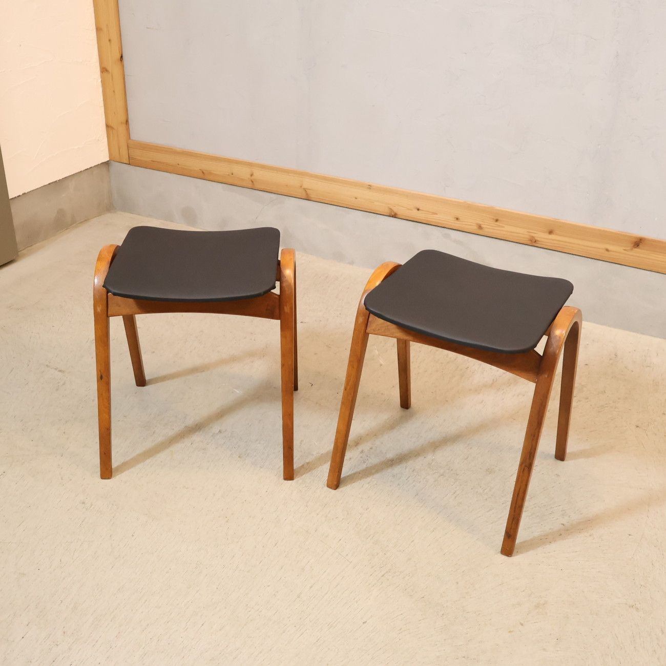 秋田木工 スタッキング スツール チェア 椅子 大塚家具 AKIMOKU(秋田木工)の曲木を使用したNo.202スタッキングスツール