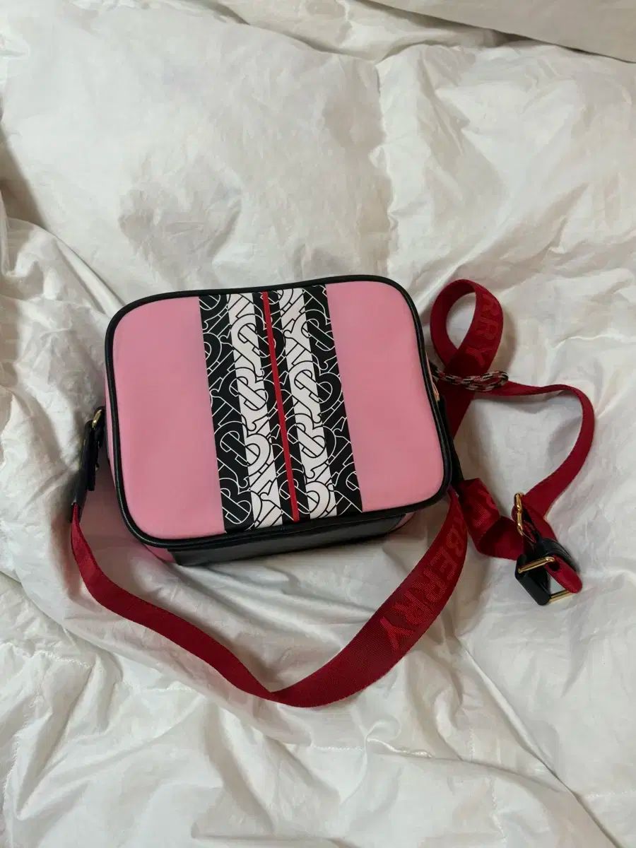 Burberry バーバリー ピンク カメラバッグ